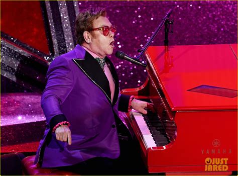 Elton John Performs '(I'm Gonna) Love Me Again' at Oscars 2020 (Video): Photo 4434348 | Elton ...