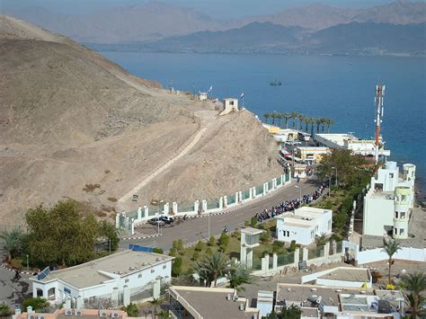 File:Taba border crossing - Egyptian side.jpg - Wikimedia Commons