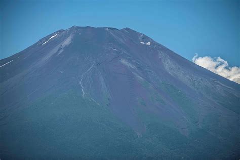 Spectacular sunrise above clouds at Japan's sacred Mount Fuji | Daily Sabah