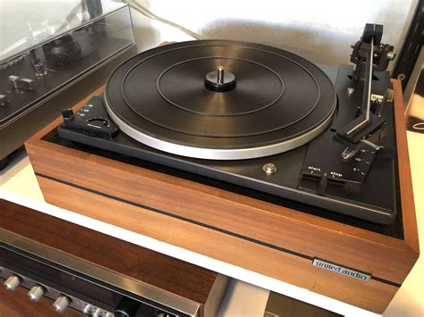 A classic Dual 1212 turntable from Germany. Dj Setup, Record Players, Hifi, Turntable, Dual ...