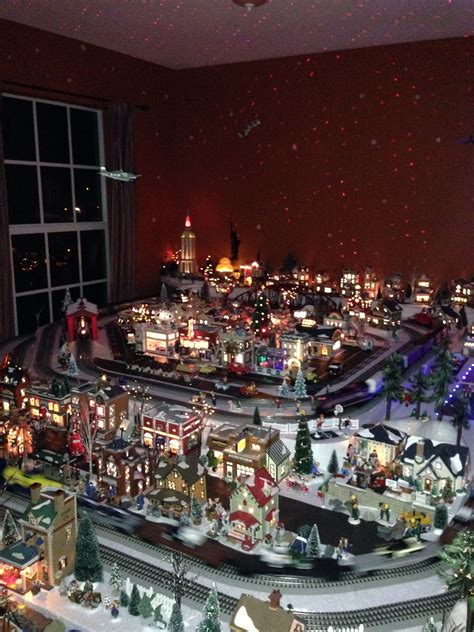 2013 Christmas Layout #modeltraintablediy | Christmas village display ...