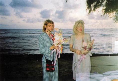 Rare Photos From Kurt Cobain And Courtney Love's Modest Wedding (7 pics ...