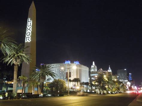 File:Luxor Hotel and Casino at Night Las Vegas.JPG