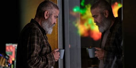 The Midnight Sky Review: George Clooney Stumbles with Haphazard Sci-Fi