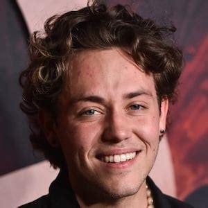 Ethan Cutkosky - Age, Family, Bio | Famous Birthdays