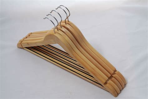 Natural color Lotus wood garment hanger wooden coat hangers With ...