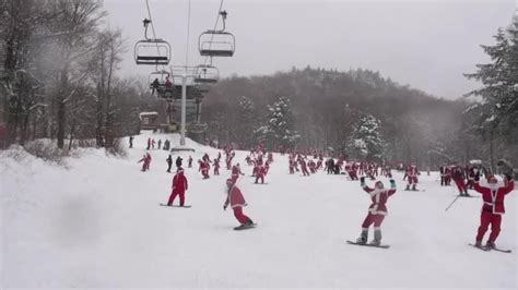 Hundreds of Santas hit the ski slopes for charity