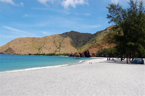 Anawangin Cove in Zambales (Travel Guide) - Gamintraveler