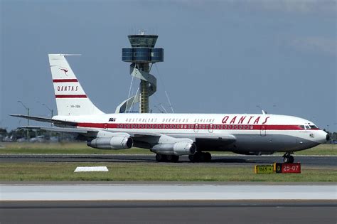 Boeing 707, pictures, technical data, history - Barrie Aircraft Museum