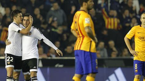 Valencia 1 - 1 Barcelona - Match Report & Highlights