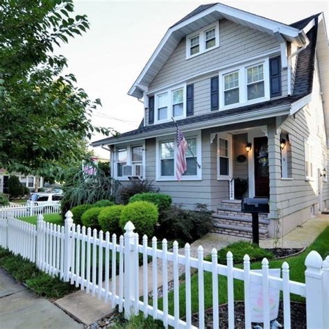 20 White Picket Fence Landscaping Ideas and Designs