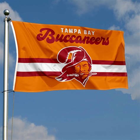 Tampa Bay Buccaneers Throwback Retro Vintage Logo Flag - State Street ...