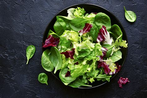 5 Minute Easy Greek Lettuce Salad (Maroulosalata)