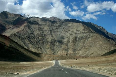 Magnetic Hill In Ladakh - Reality Or Illusion?