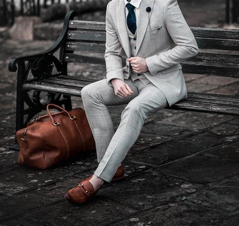 What Colour Shoes Go With A Grey Suit? - Your Average Guy