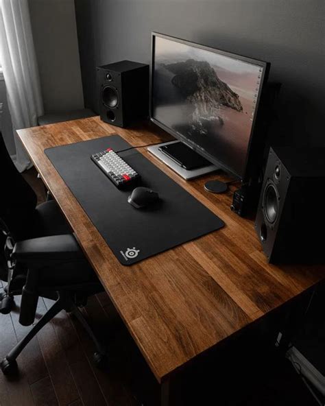 22 Cool Gaming Desk Setup With Wood Accents – OBSiGeN