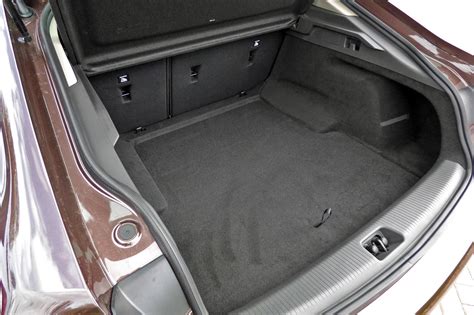 Vauxhall Insignia (2021) Practicality, Boot Space & Dimensions | Parkers