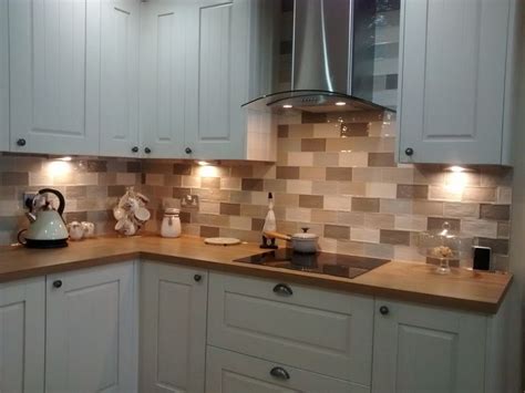 48+ Attractive Kitchen Tile Mosaic Elaboration | Brown kitchen tiles, Brown kitchens, Kitchen ...