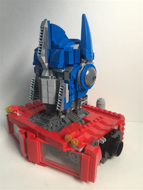 Optimus Prime bust : lego