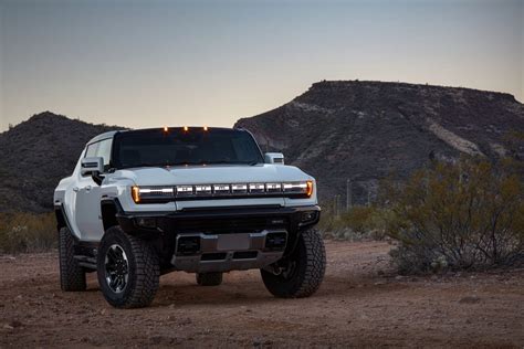 2022 GMC Hummer EV: Silent and Imposing - CNET