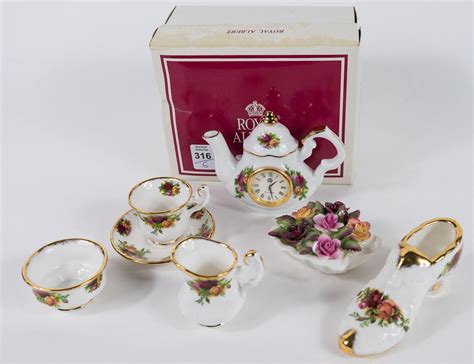 "OLD COUNTRY ROSES" COLLECTIBLES | DECORATIVE ARTS, FIGURINES & FASHION JEWELLERY | Online ...