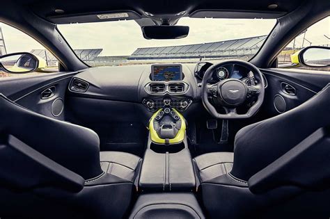 2022 Aston Martin Vantage Interior