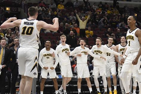 NCAA Tournament: #10 Iowa Hawkeyes Takes on #7 Cincinnati Bearcats ...