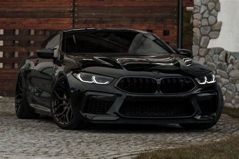 BMW M8 Competition: Schwarz, Schwarz & ein KW V4-Fahrwerk | Bmw, Dream ...