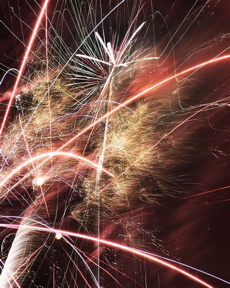 8 Helpful Tips for Firework Photography | Fireworks photography, Photographing fireworks, Fireworks