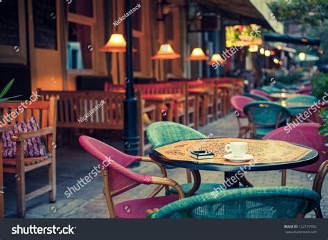 7,554 Sidewalk cafe seating Images, Stock Photos & Vectors | Shutterstock