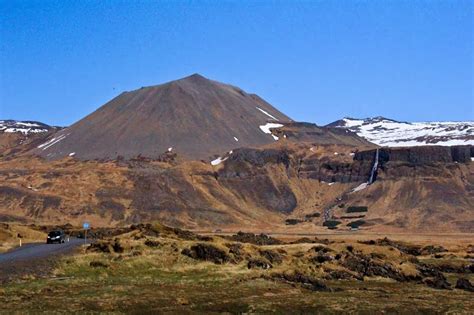 Top 10 Stunning Volcanoes Around the World