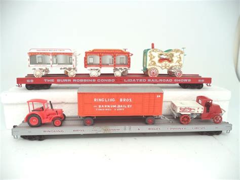 Walthers HO Great Circus Train Flat cars(2) with wagon loads, mw11 | Model trains, Ho trains, Wagon