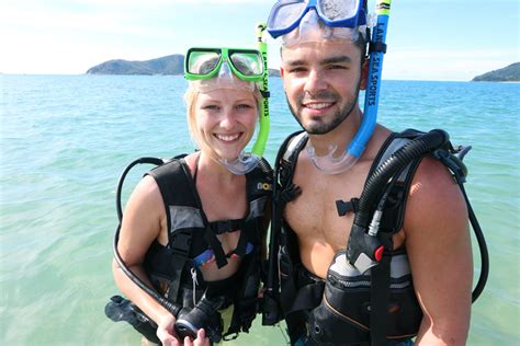 First Time Divers In Airlie Beach - Sailing Whitsundays