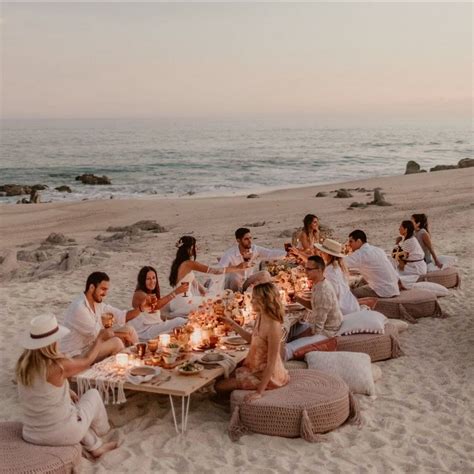 Intimate wedding on the beach inspo! ⠀⠀⠀⠀⠀⠀⠀⠀⠀ ⠀⠀⠀⠀⠀⠀⠀⠀⠀ 💕photog ...