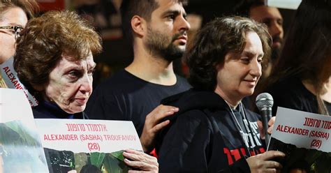 Released Israeli hostages call for captives to be freed | Reuters