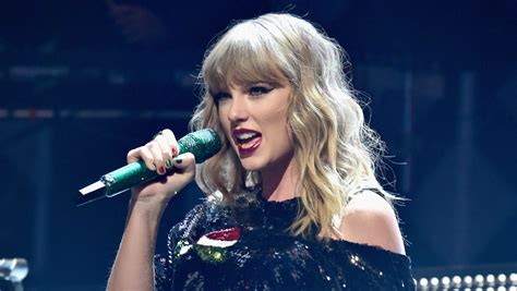 Taylor Swift: Man with knife and rope arrested at pop singer's house