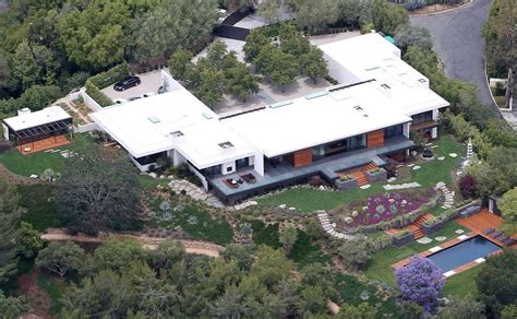 Jennifer Aniston dreamhouse | Celebrity houses, Luxury homes, Architecture