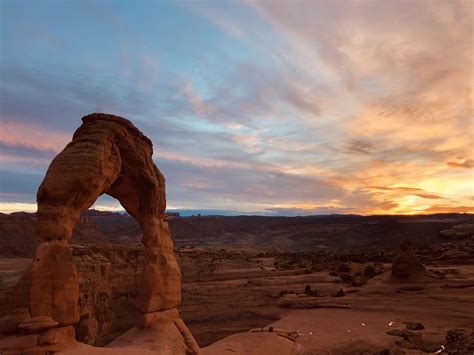 Delicate Arch at sunset. Arches National Park, UT. [OC][1600 x 1200 ...