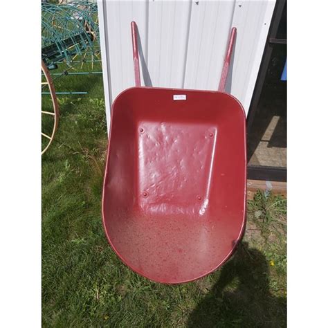 True Temper Wheelbarrow - Beck Auctions Inc.