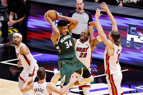 Miami Heat vs Milwaukee Bucks free live stream, Game 2 score, odds ...