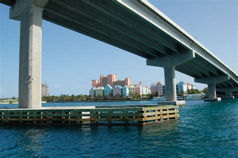 The bridge to Paradise Island and Atlantis | Dave Herholz | Flickr