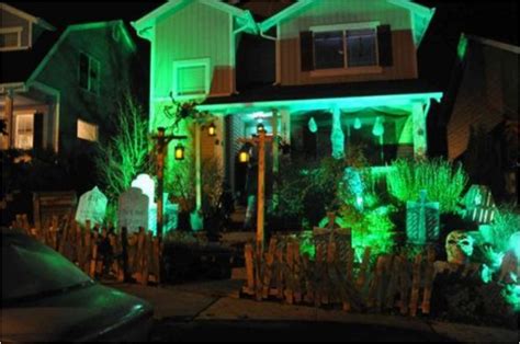 38 People Who Went Overboard With Halloween House Decorations