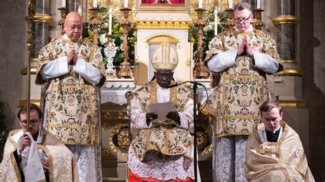 In Dakar, Cardinal Sarah Denounces a Defaced Liturgy | FSSPX News