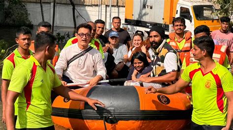 Aamir Khan Rescued From Chennai Floods, Photos of Him in Rescue Boat With Vishnu Vishal Go Viral ...