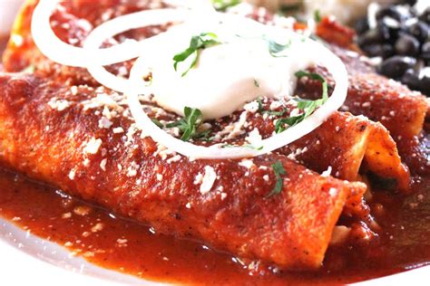 Enchiladas de pollo en salsa roja (Receta de Mexico)