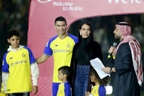 Saudi law 'turns blind eye' to Ronaldo-Georgina cohabitation? | Daily Sabah