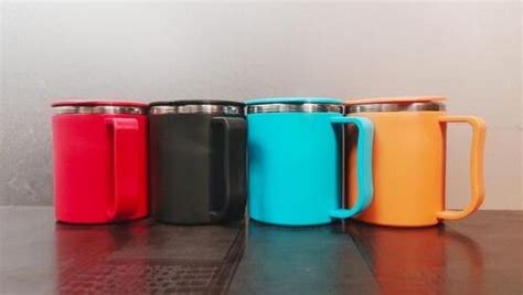 Hygienic Stainless Steel Coffee Mug With Plastic Lid at Best Price in New Delhi | Dhanuka Global
