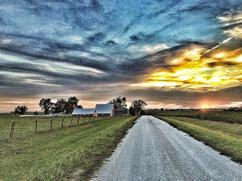 #Iowa #sunset #farm | Country life, Sunrise sunset, Country roads