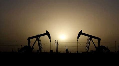 Oil prices edge up as production cuts keep market supported - Business - Dunya News