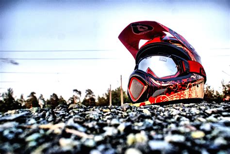 Red Mountain Bike Helmet - Wallpaper | Mountain bike helmets, Motocross ...